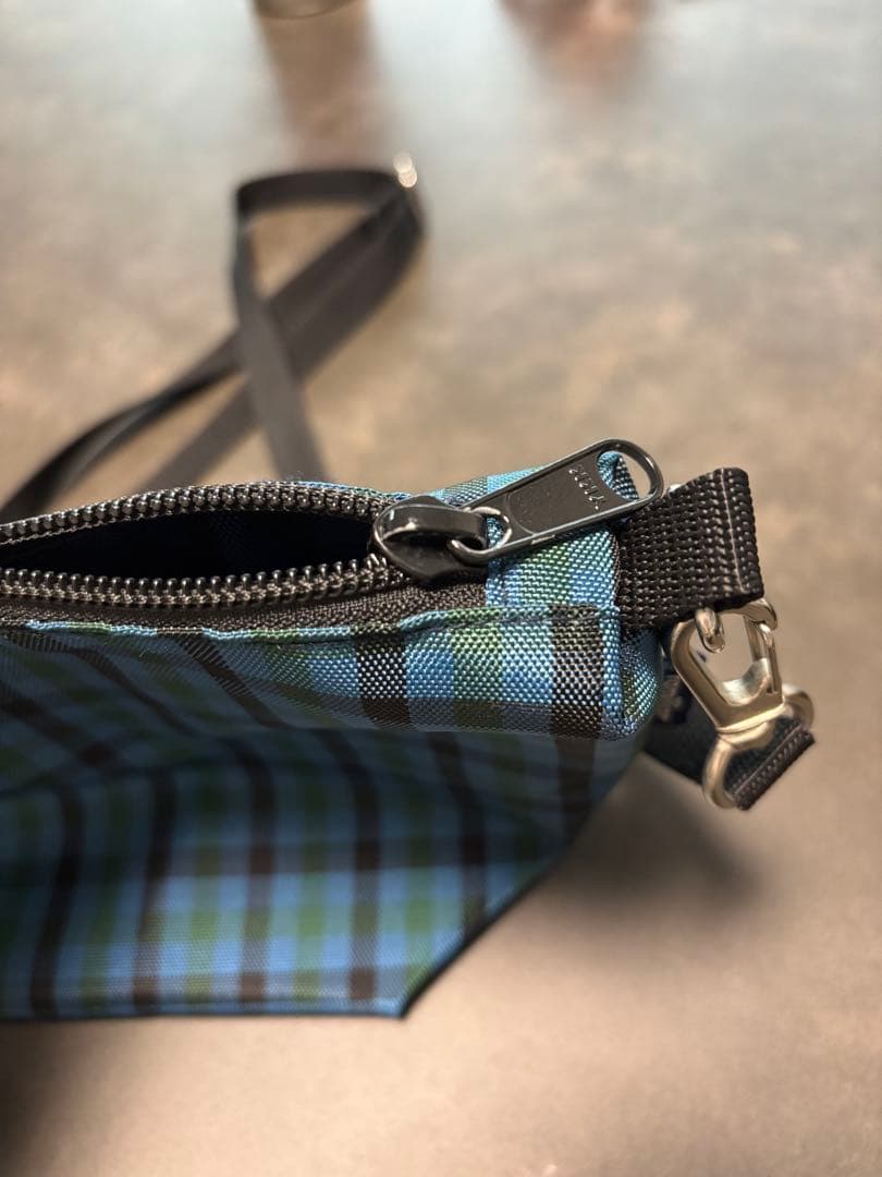 ファミリア familiar 舟形ポシェット XB