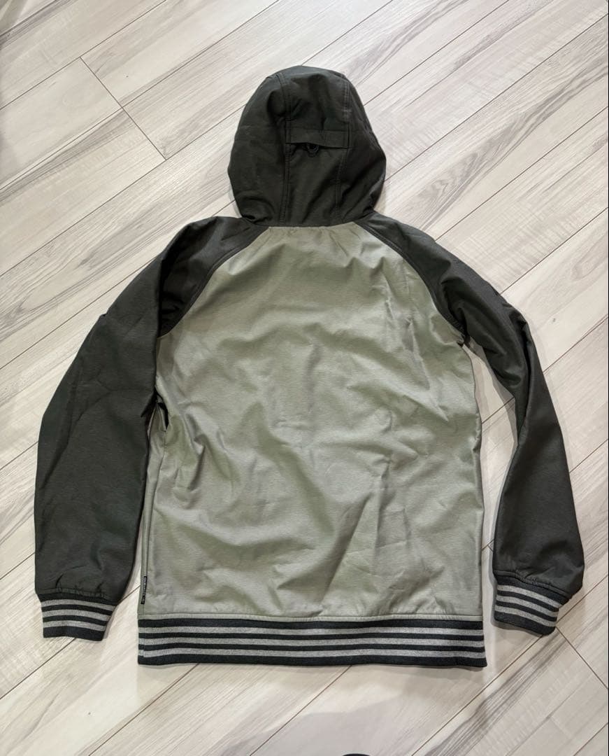 adidas スノボウェア