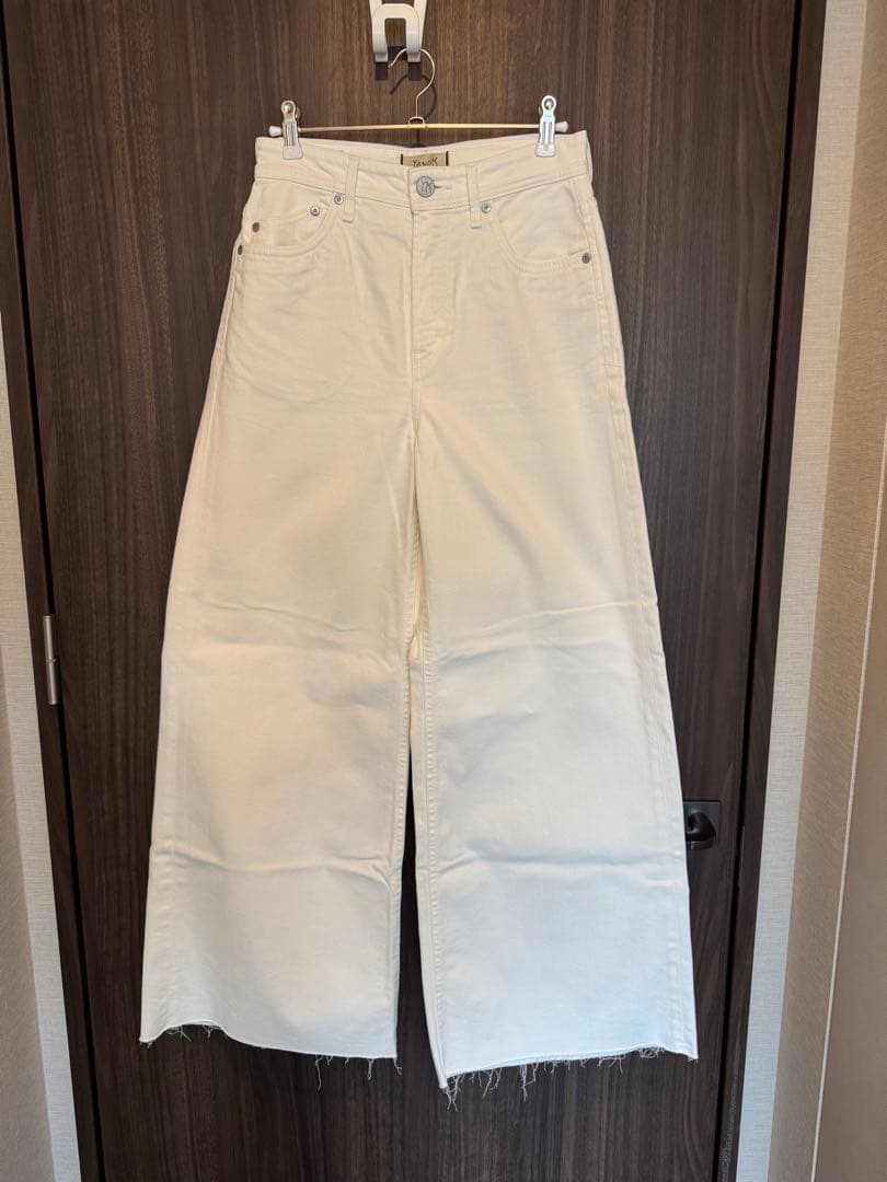 新品　ヤヌーク　ワイドフレアデニムパンツ　サイズ27