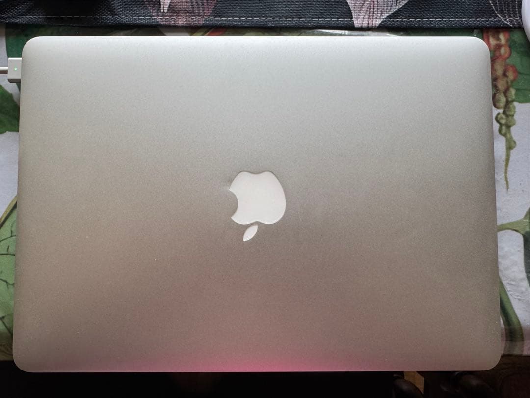 MacBook Air 2017(充電器＋外箱付き)