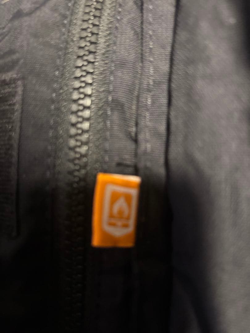 Burton スノーボードウェアセット ブラック　上Lサイズ　パンツMサイズ