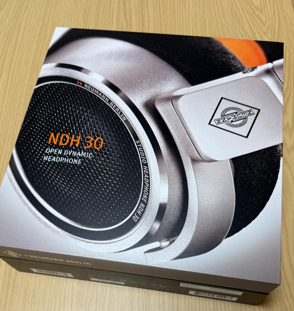 ヘッドホン NEUMANN NDH30