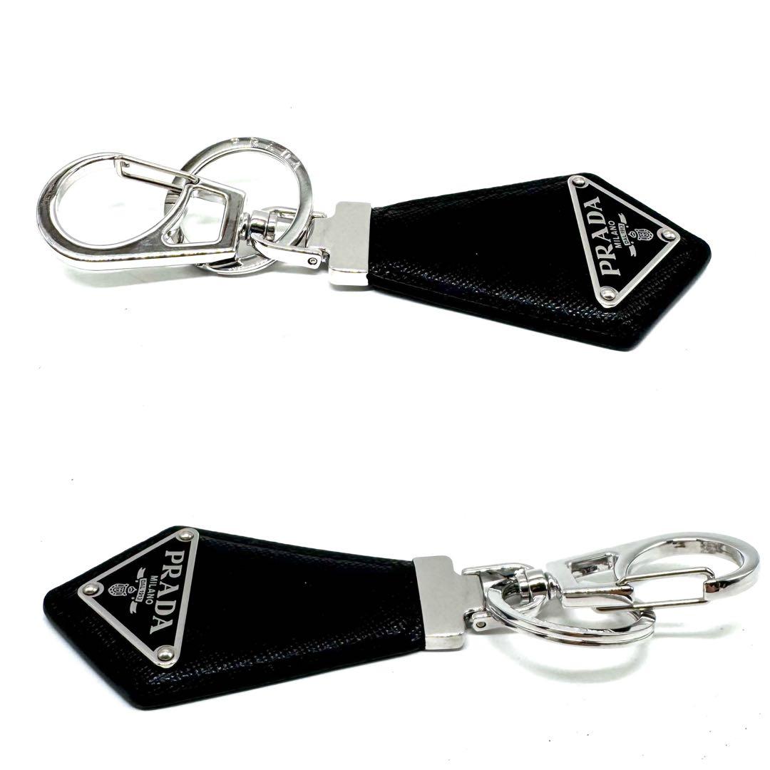 【未使用級美品✨】プラダ　キーリング　三角プレート　サフィアーノレザー　NERO