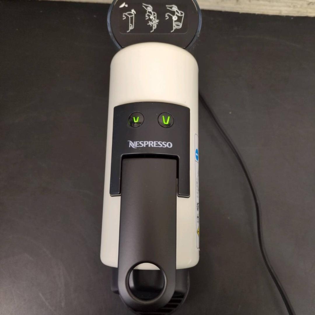 ☆未使用品　NESPRESSO　エッセンサ ミニ　D30-WH-SP