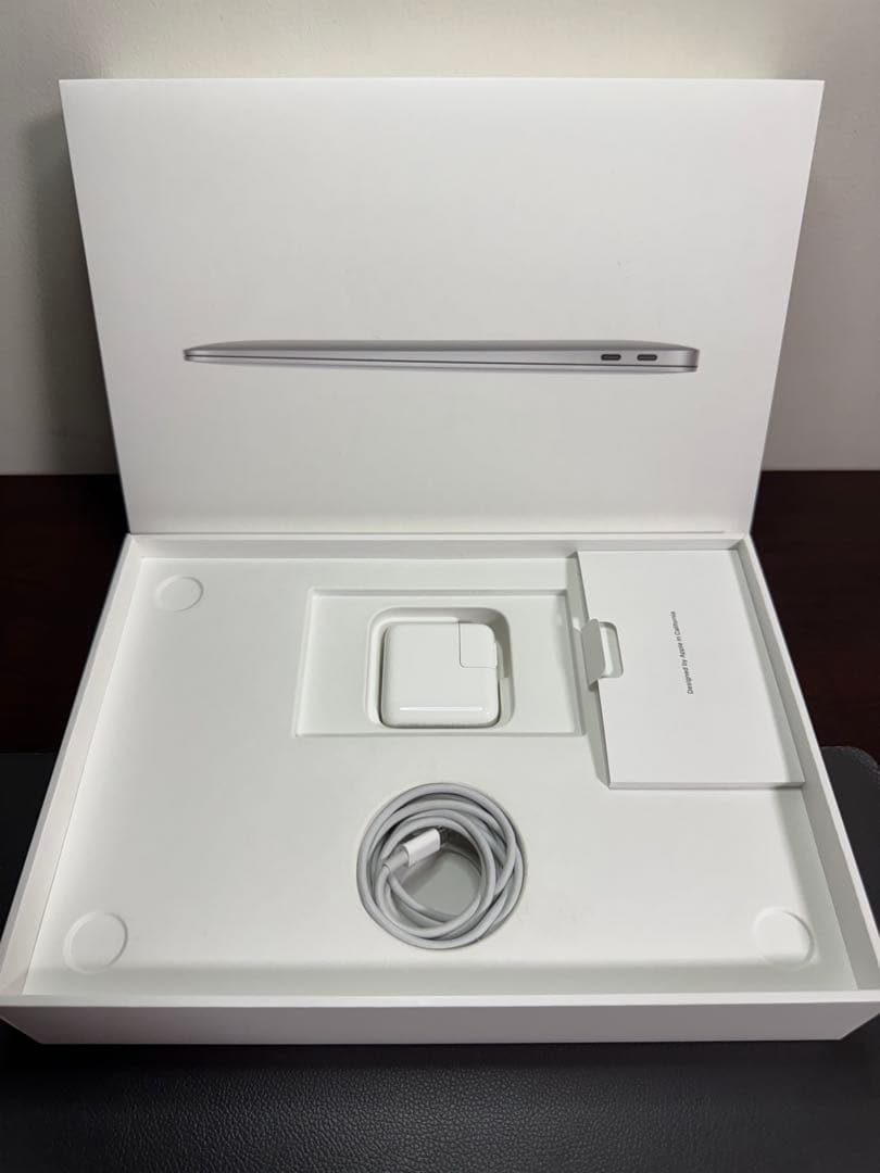 MacBook Air 2020、13インチ、M1、シルバー。