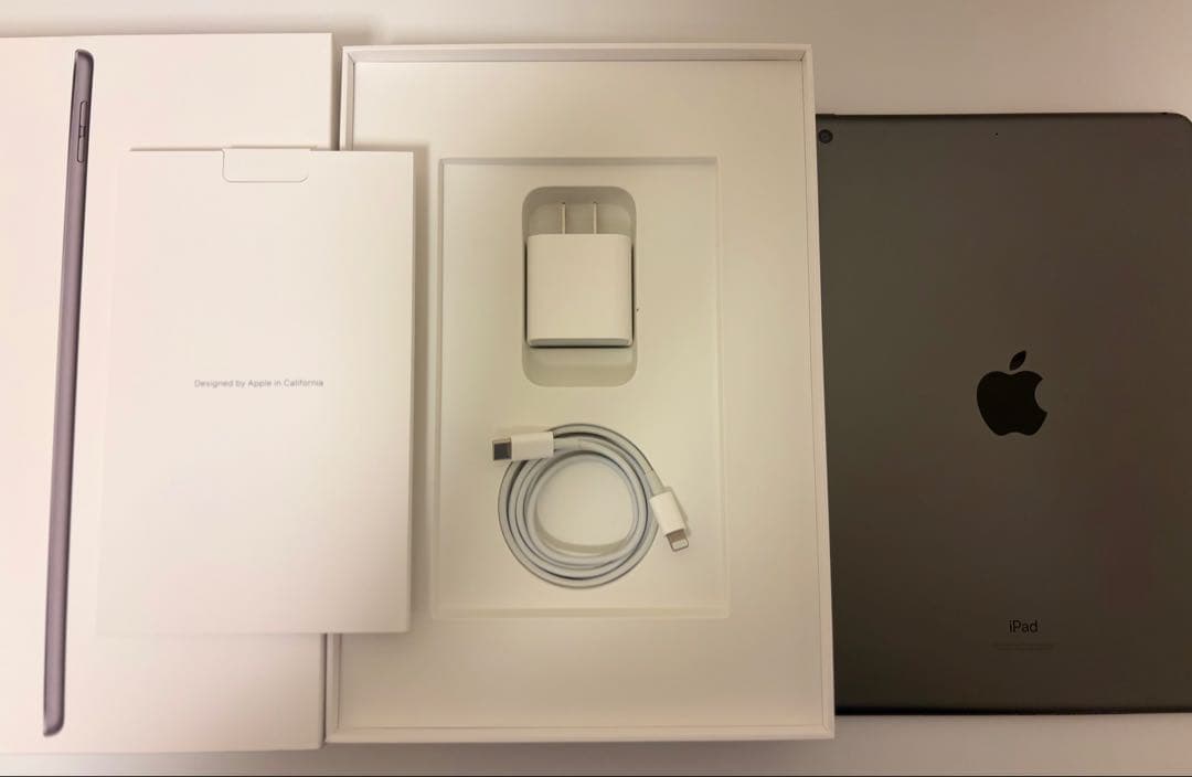 美品、付属品完備　iPad Wi-Fi 64GB - シルバー　第9世代