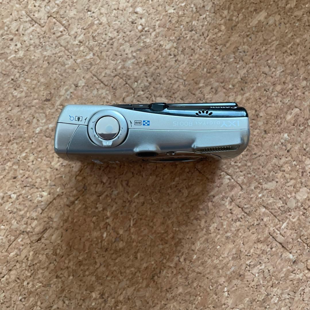 Canon IXY Digital 800IS本体と充電器