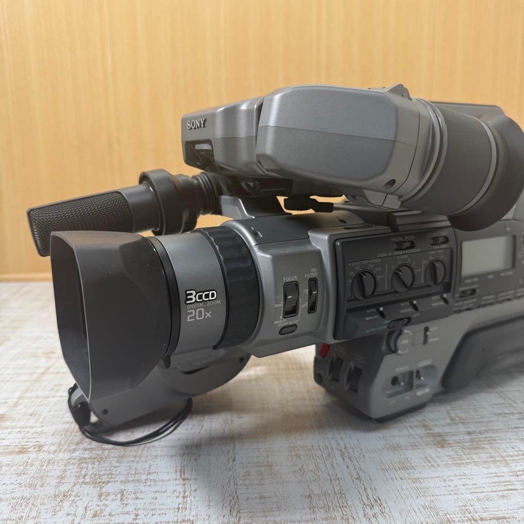 動作未確認　SONY 3CCD 業務用ビデオカメラレコーダーDCRーVX9000