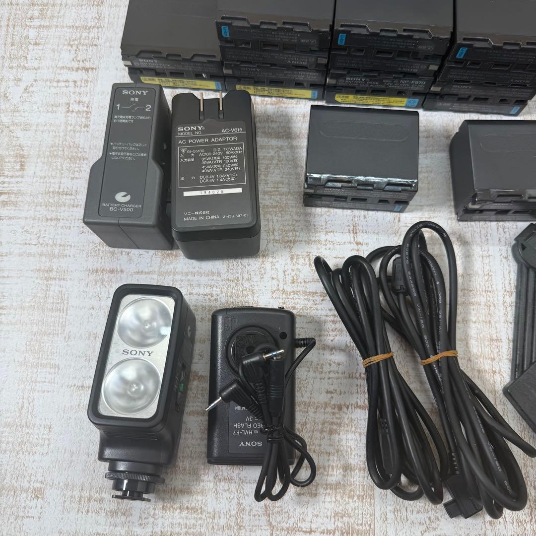 動作未確認　SONY 3CCD 業務用ビデオカメラレコーダーDCRーVX9000