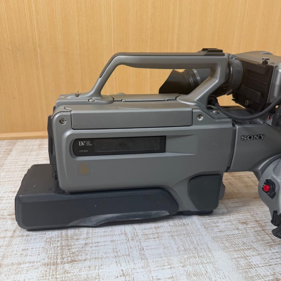 動作未確認　SONY 3CCD 業務用ビデオカメラレコーダーDCRーVX9000