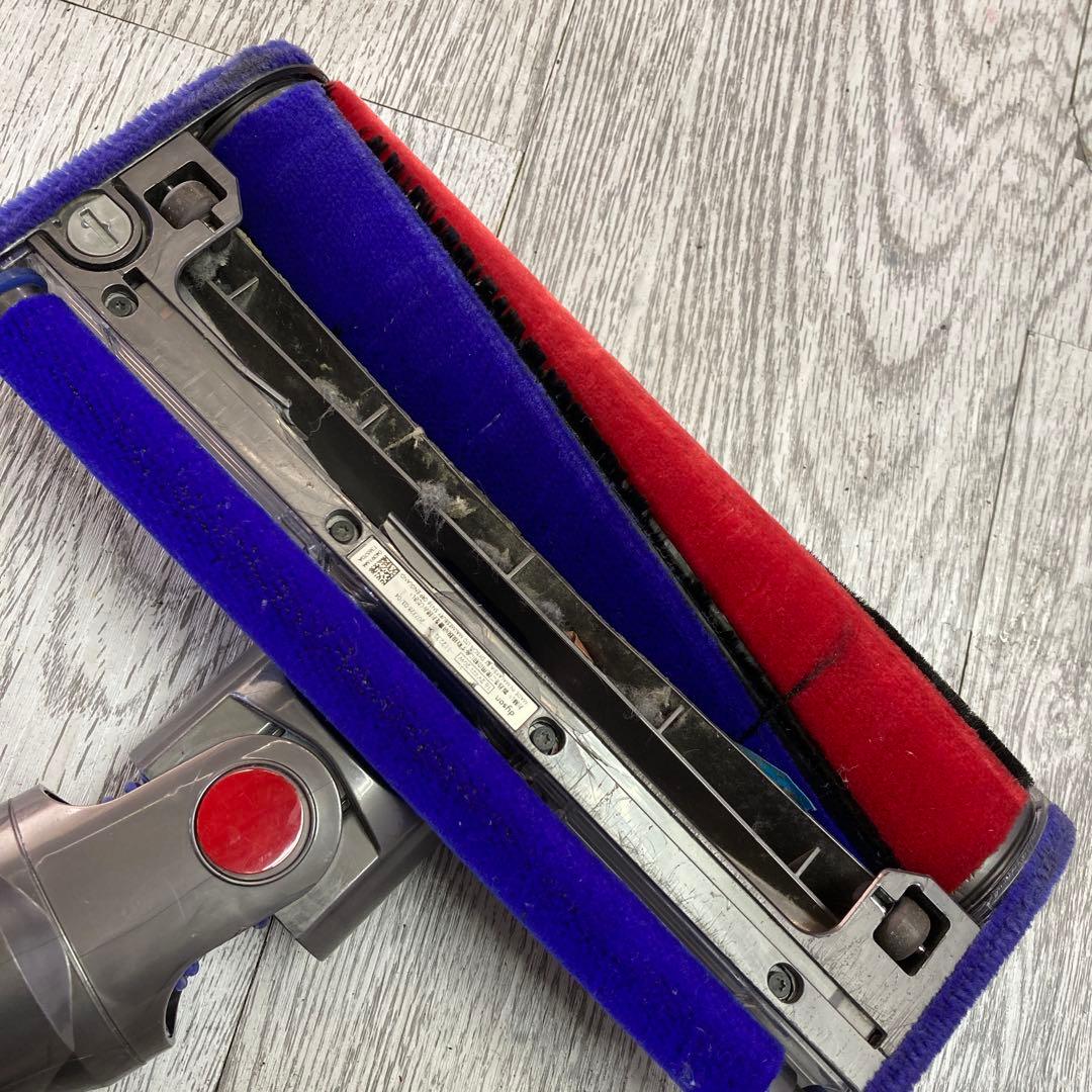 Dyson v8 fluffy+ スティッククリーナー 本体　　スタンド付き