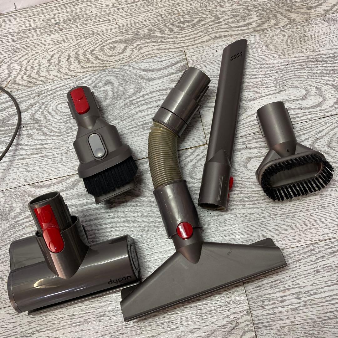 Dyson v8 fluffy+ スティッククリーナー 本体　　スタンド付き