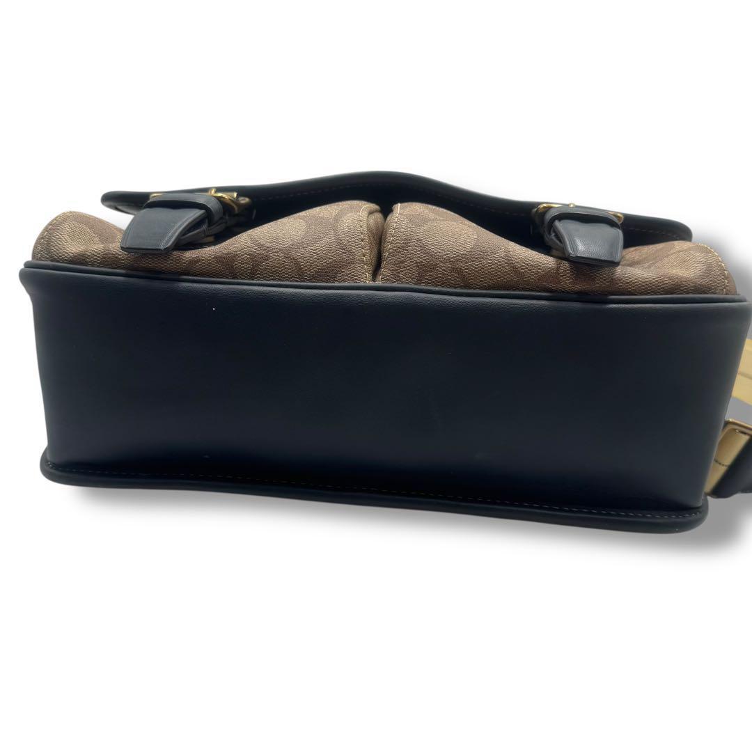 【美品】コーチ ショルダーバッグ メッセンジャー シグネチャー 茶 PVC