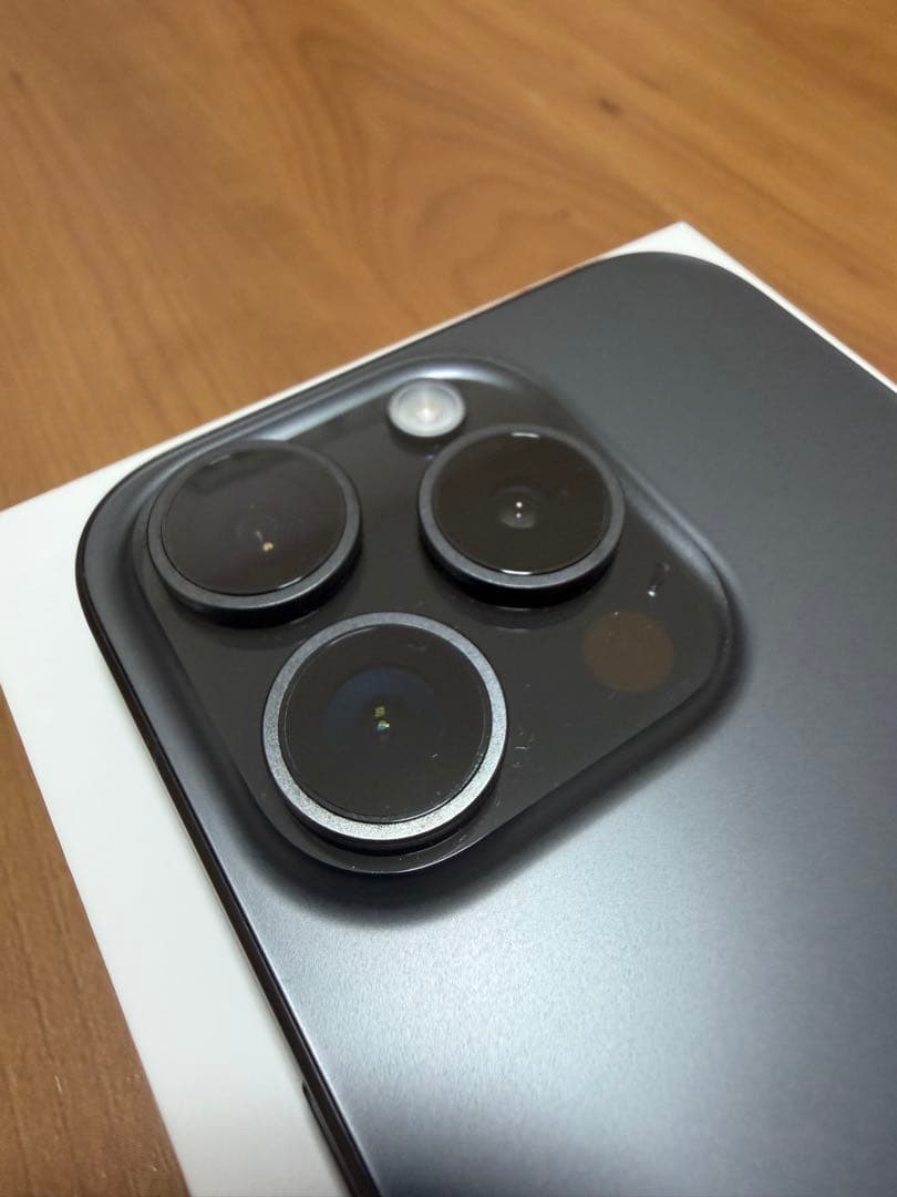 【美品】iPhone15 Pro ブラックチタニウム　256GB SIMフリー