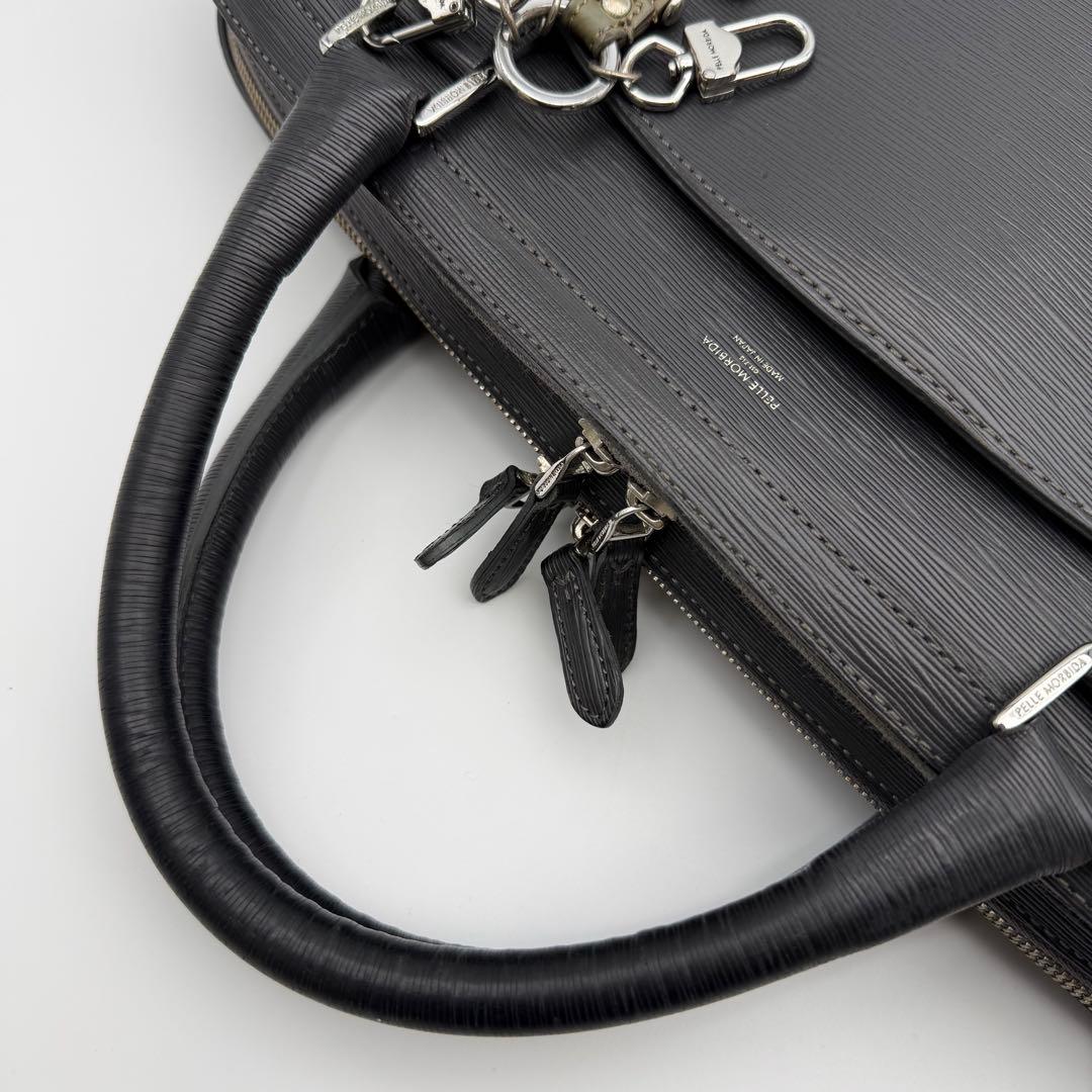 ペッレモルビダ キャピターノ ブリーフケース 2室 オールレザー チャーム付き