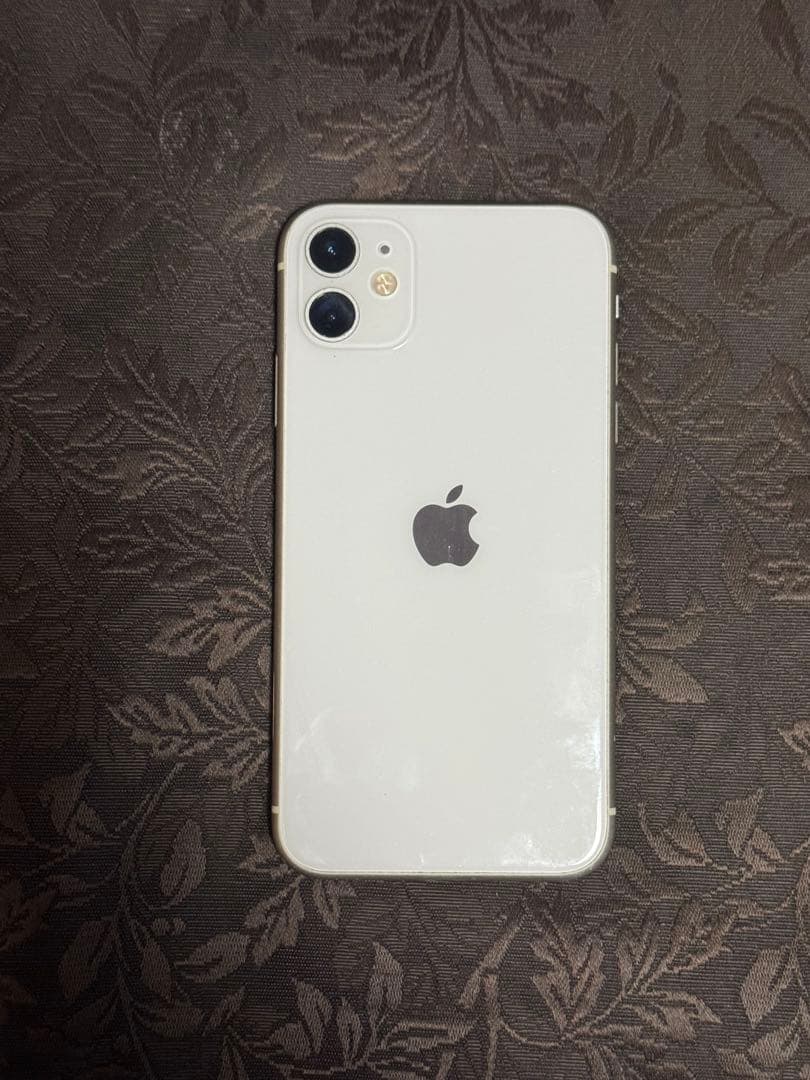 【SIMロック解除済】Apple iPhone 11 ホワイト　64GB