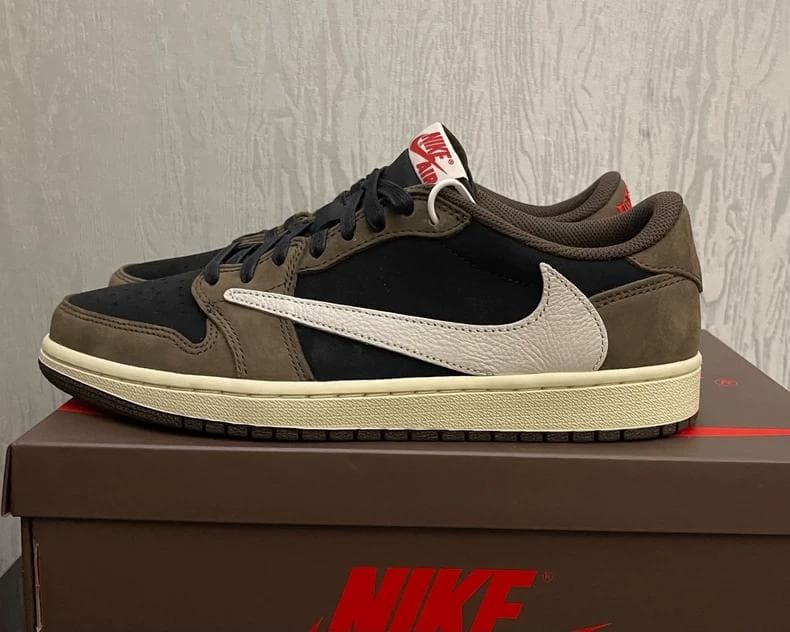 Travis Scott Nike Air Jordan 1 Low ダークモカ