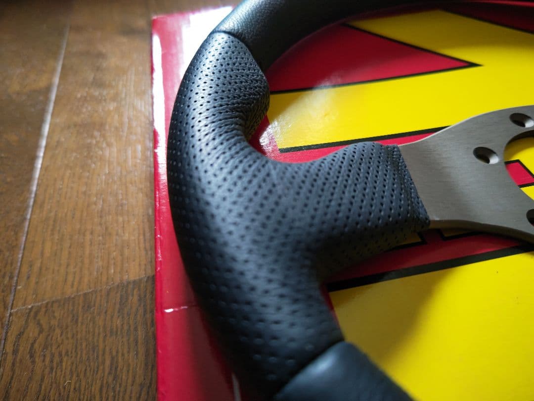 【未使用】モモ【MOMO JAPAN正規品】ステアリング【RACE】 320mm