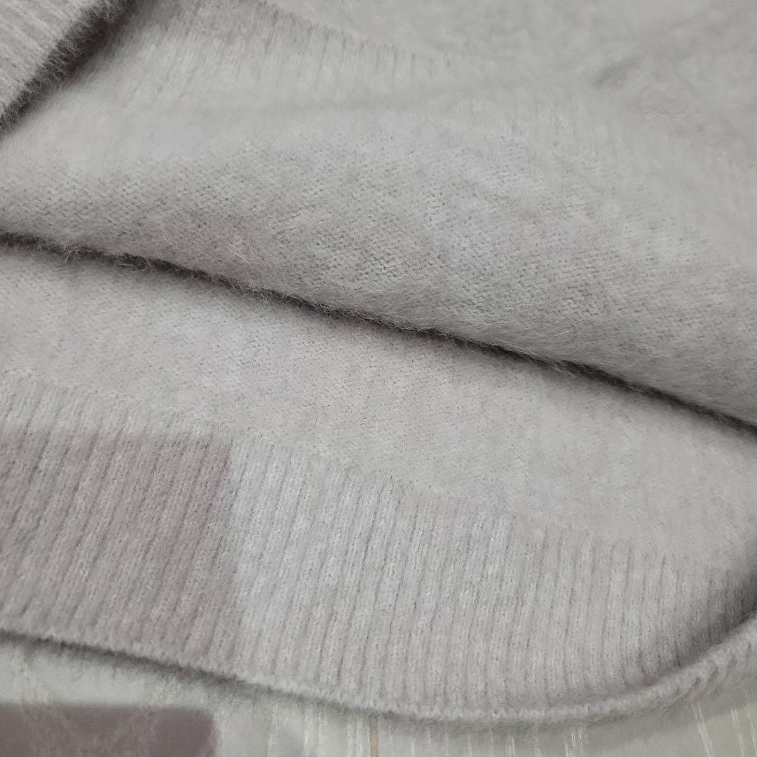 ライトグレーFOXカシミヤ Vネック ニットセーター