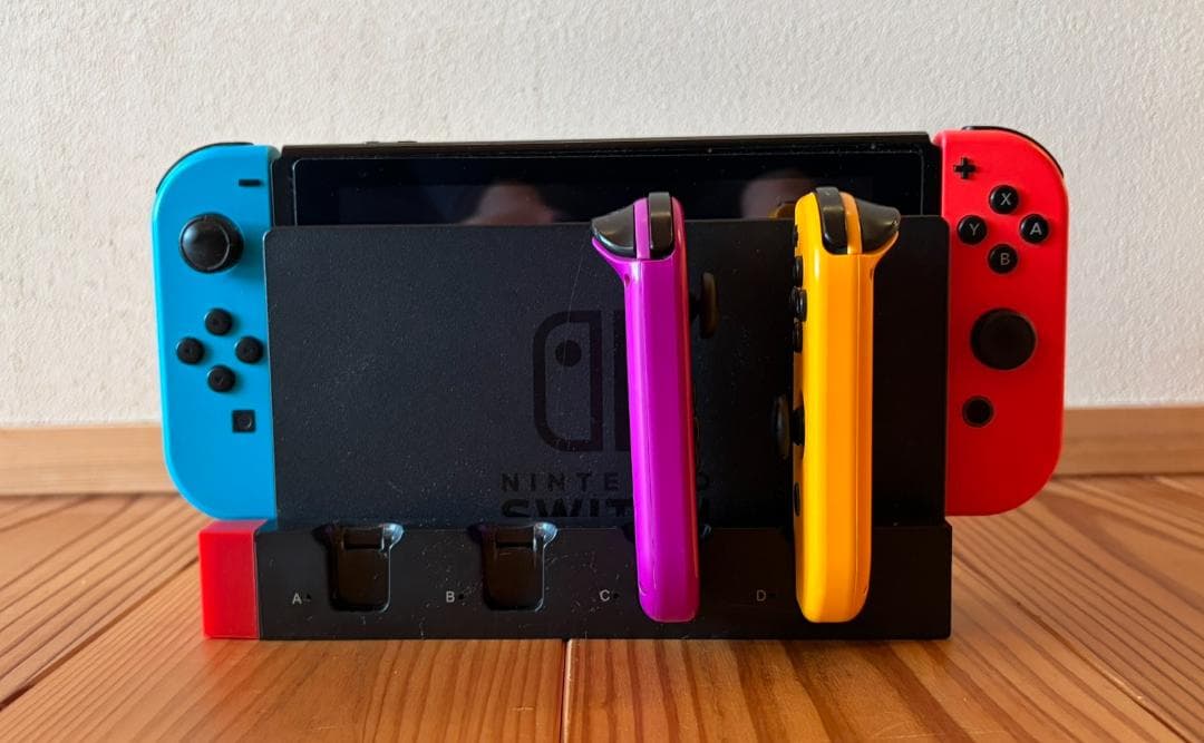 Nintendo Switch 本体 ジョイコン4個、キャリーバッグ付き