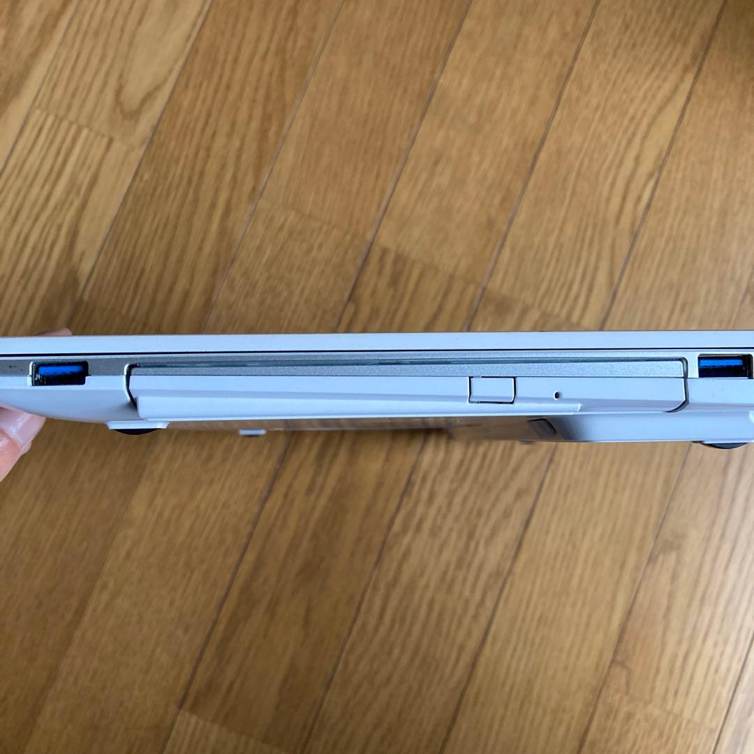 Fujitsu ノートPC ホワイト