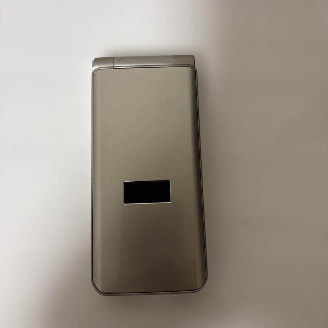 【美品/未使用に近い】arrowsケータイ ベーシック F-41C ゴールド