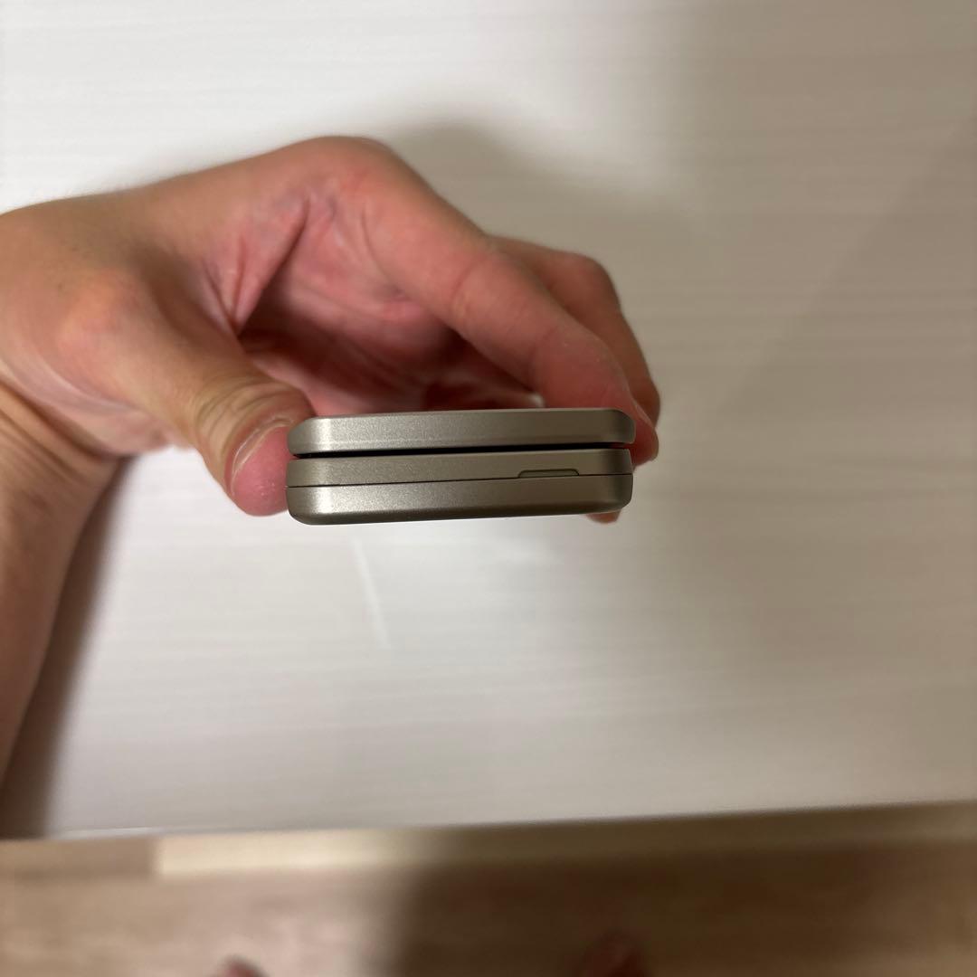 【美品/未使用に近い】arrowsケータイ ベーシック F-41C ゴールド