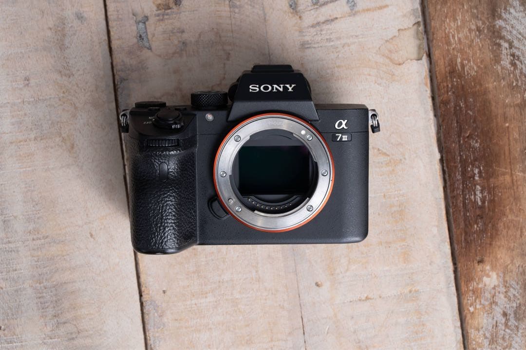 パ*コ様 SONY α7 III 本体 + バッテリー + 取扱説明書 + 箱