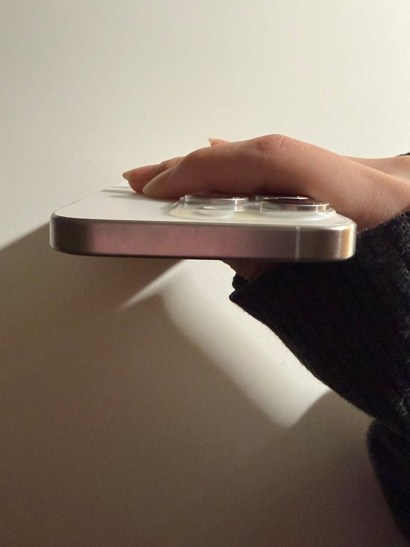 iPhone 15 pro シルバー 画面ひび割れあり