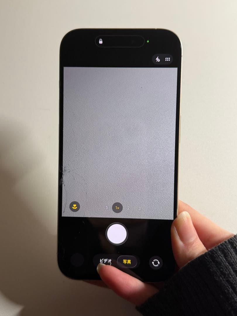 iPhone 15 pro シルバー 画面ひび割れあり