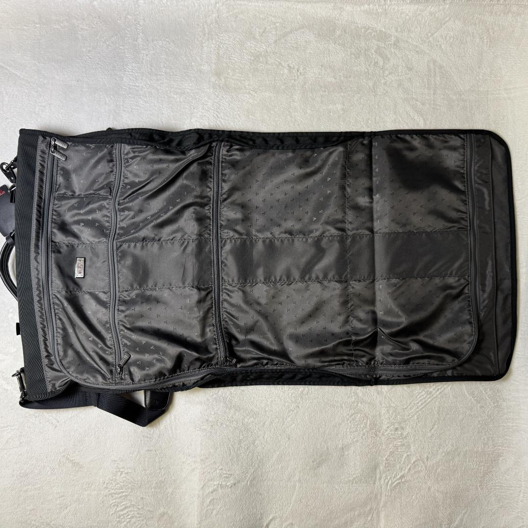 TUMI ビジネスバッグ ガーメントバッグ　旅行　ビジネス　ダイヤルロックあり