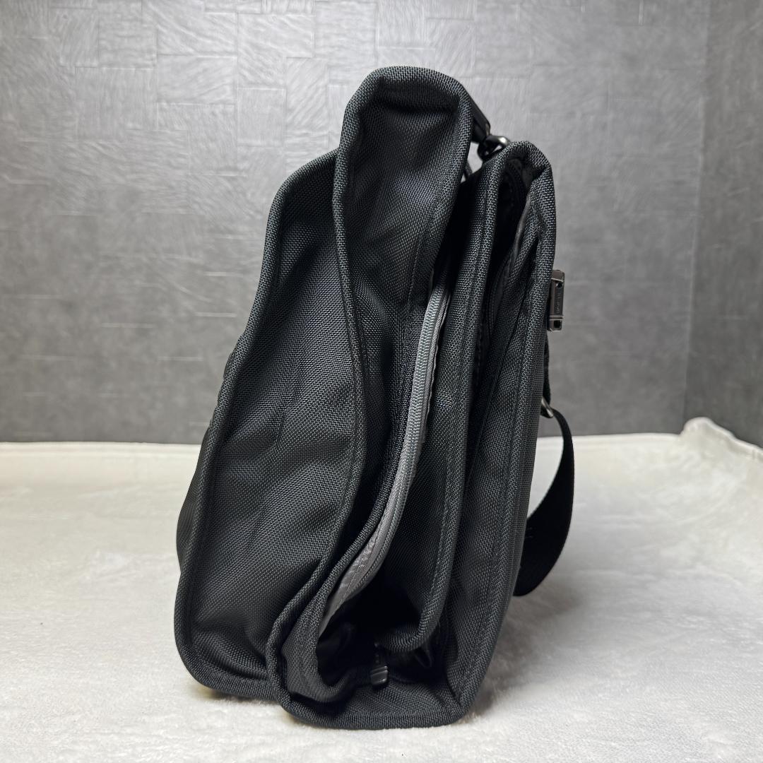 TUMI ビジネスバッグ ガーメントバッグ　旅行　ビジネス　ダイヤルロックあり