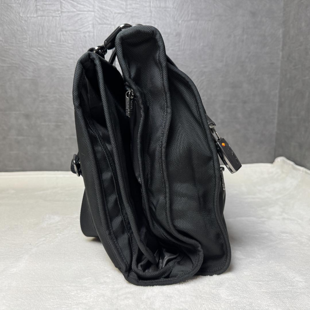 TUMI ビジネスバッグ ガーメントバッグ　旅行　ビジネス　ダイヤルロックあり