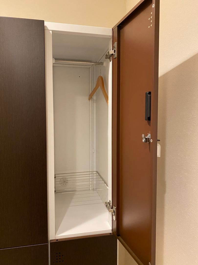 本日販売終了 送料込み 鍵付きオフィスロッカー 更衣室 6個 ダークブラウン