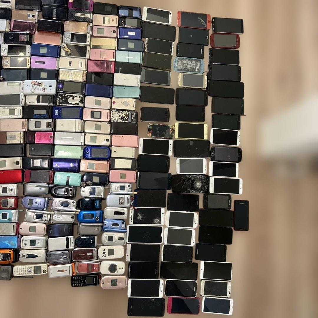 iPhone 28台、ガラ系151台、Android56台のセット　ジャンク