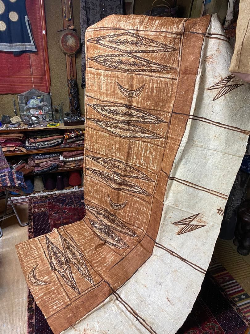 【 TAPA タパ 南太平洋、アフリカ等による樹皮布 タペストリー 】