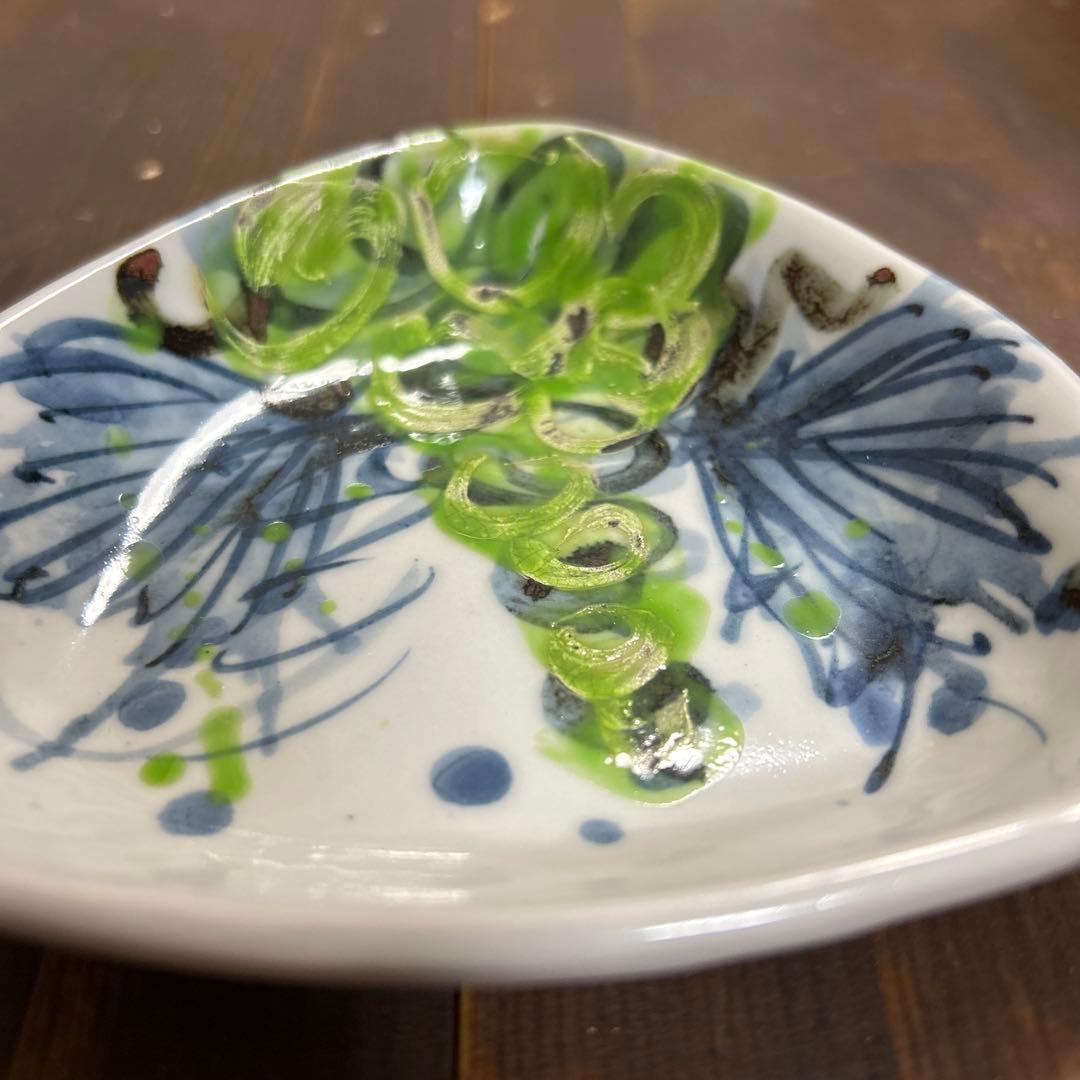 作家　陶芸作家　梅田純一　パイナップル　マスカット(白ぶどう) 三角皿