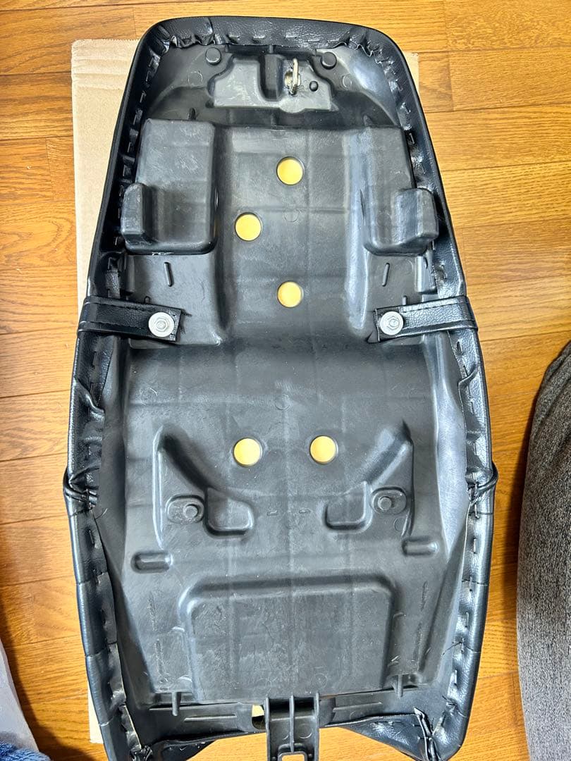 ＮＣ３９　ＮＣ４２黒皮　タックロールシート　/ CB400SF VTEC