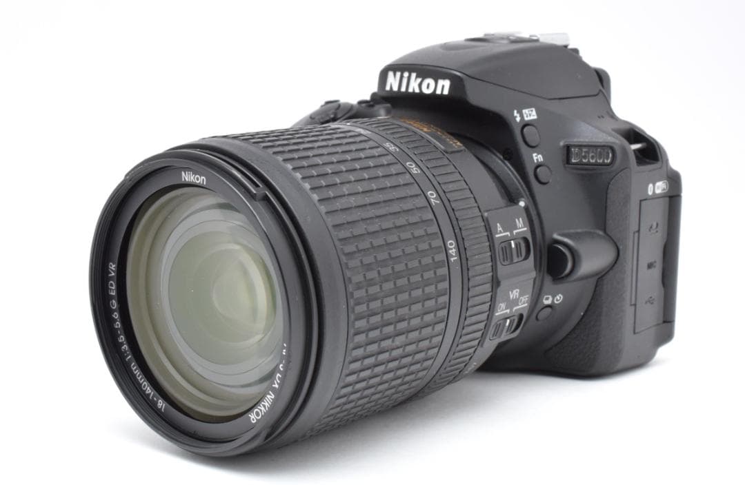 ■ 美品 ■ S数1,020回　ニコン　Nikon D5600 + 18-140