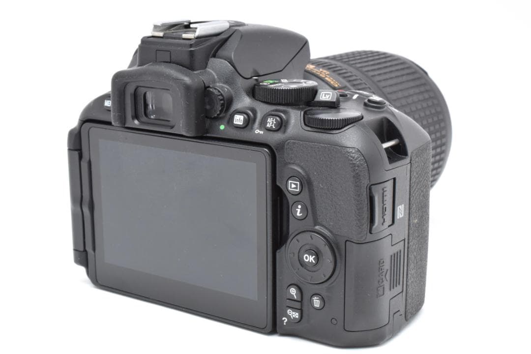 ■ 美品 ■ S数1,020回　ニコン　Nikon D5600 + 18-140