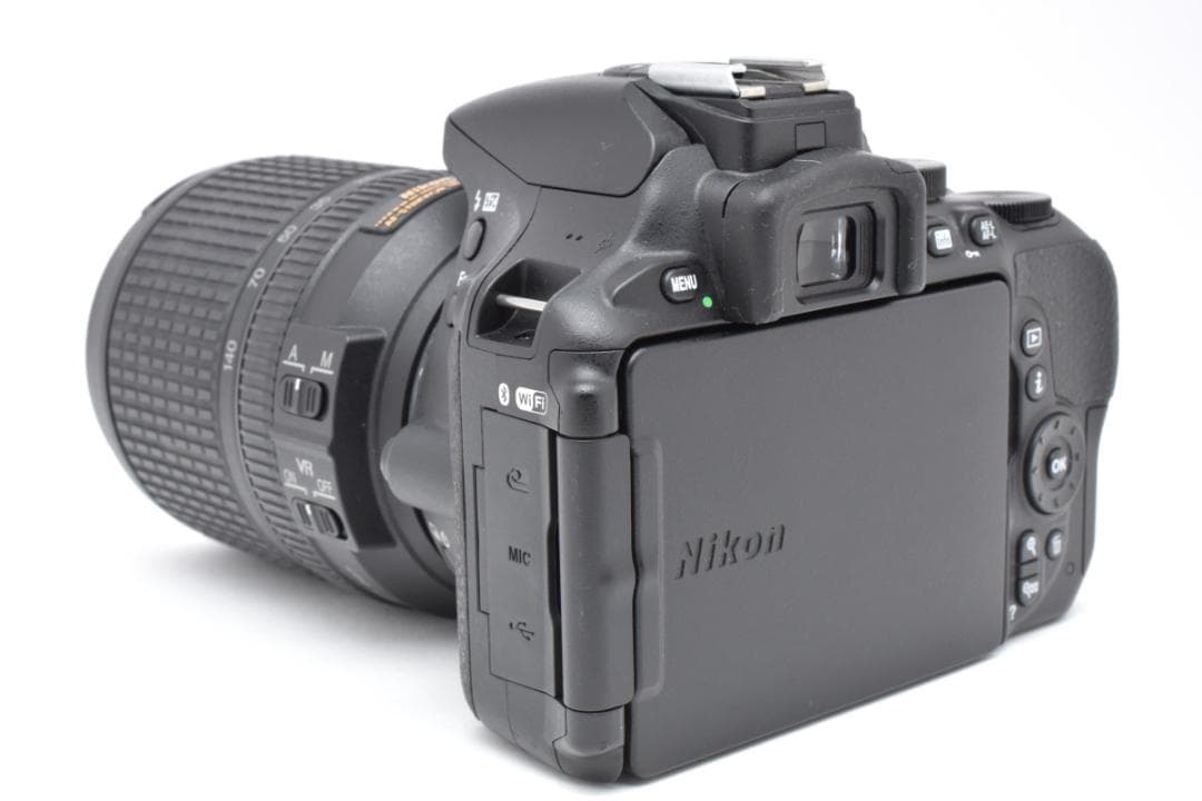 ■ 美品 ■ S数1,020回　ニコン　Nikon D5600 + 18-140