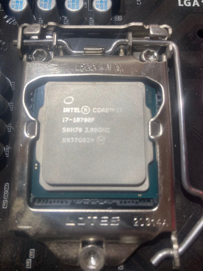 core i7-10700F 対応マザーボード付属
