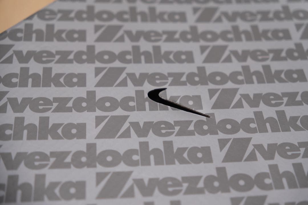 NIKE / ZVEZDOCHKA シュベドッカ / マーク・ニューソン