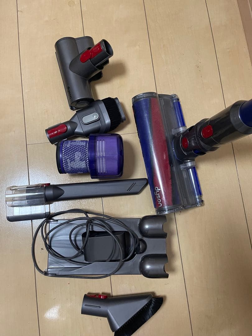 ち*び様 【美品】Dyson コードレスクリーナー V11 + sv15