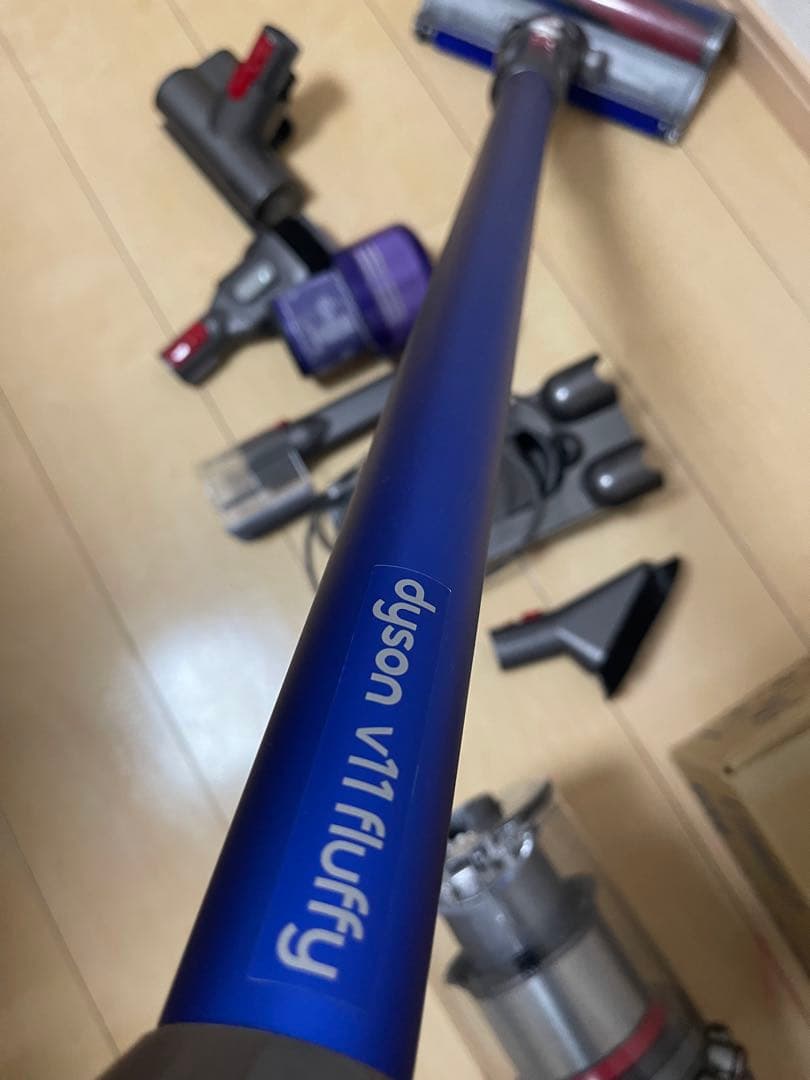 ち*び様 【美品】Dyson コードレスクリーナー V11 + sv15