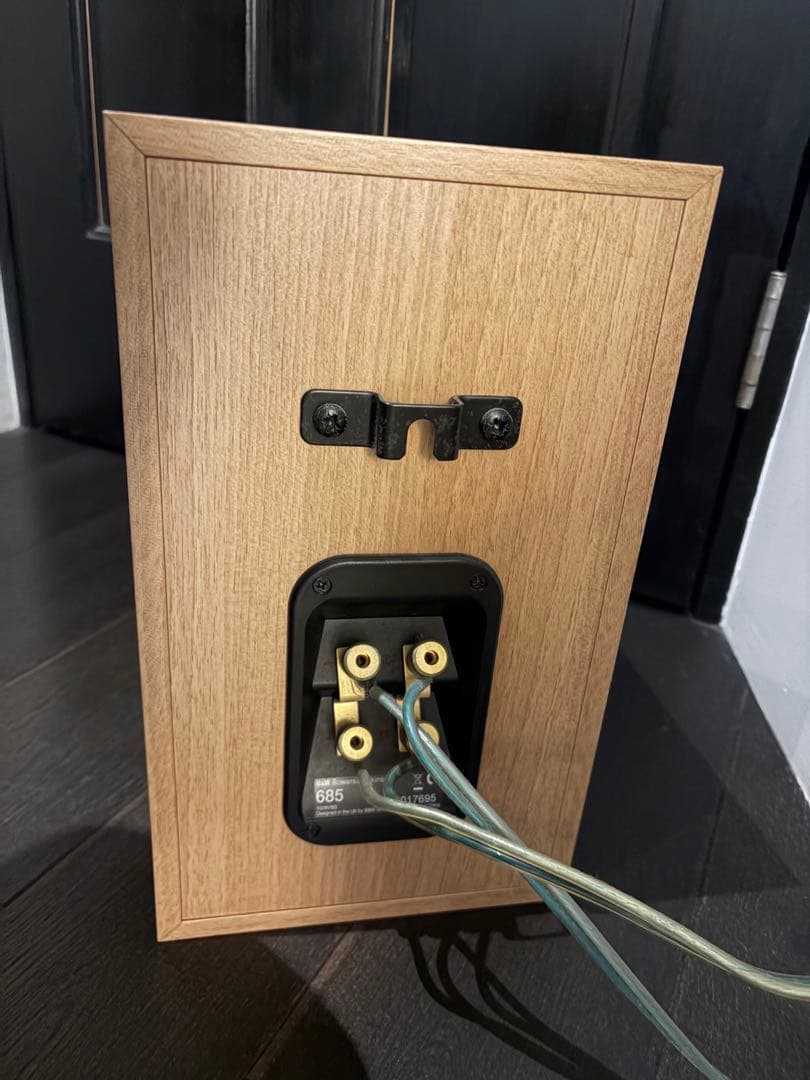 B&W 685 スピーカー