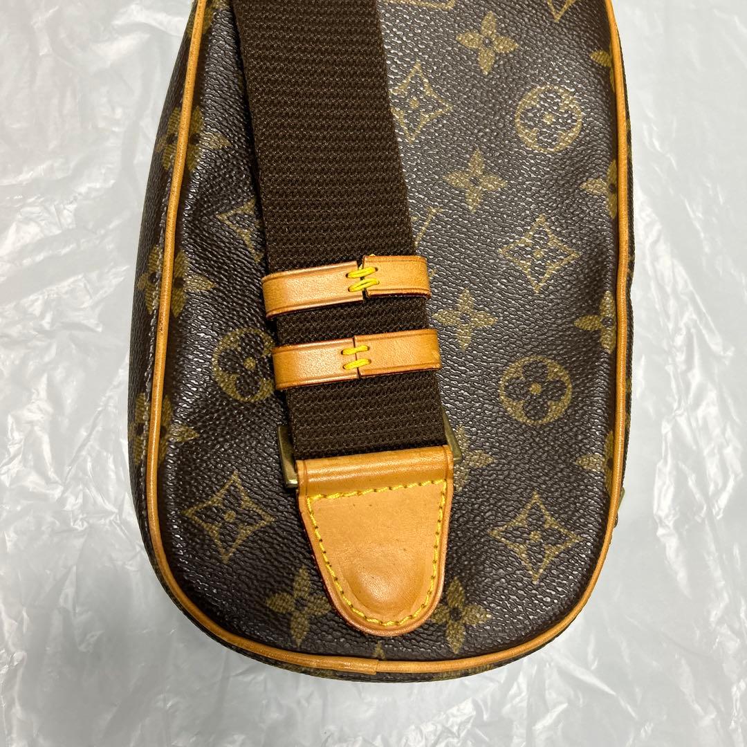 Louis VUITTON ボディバッグ
