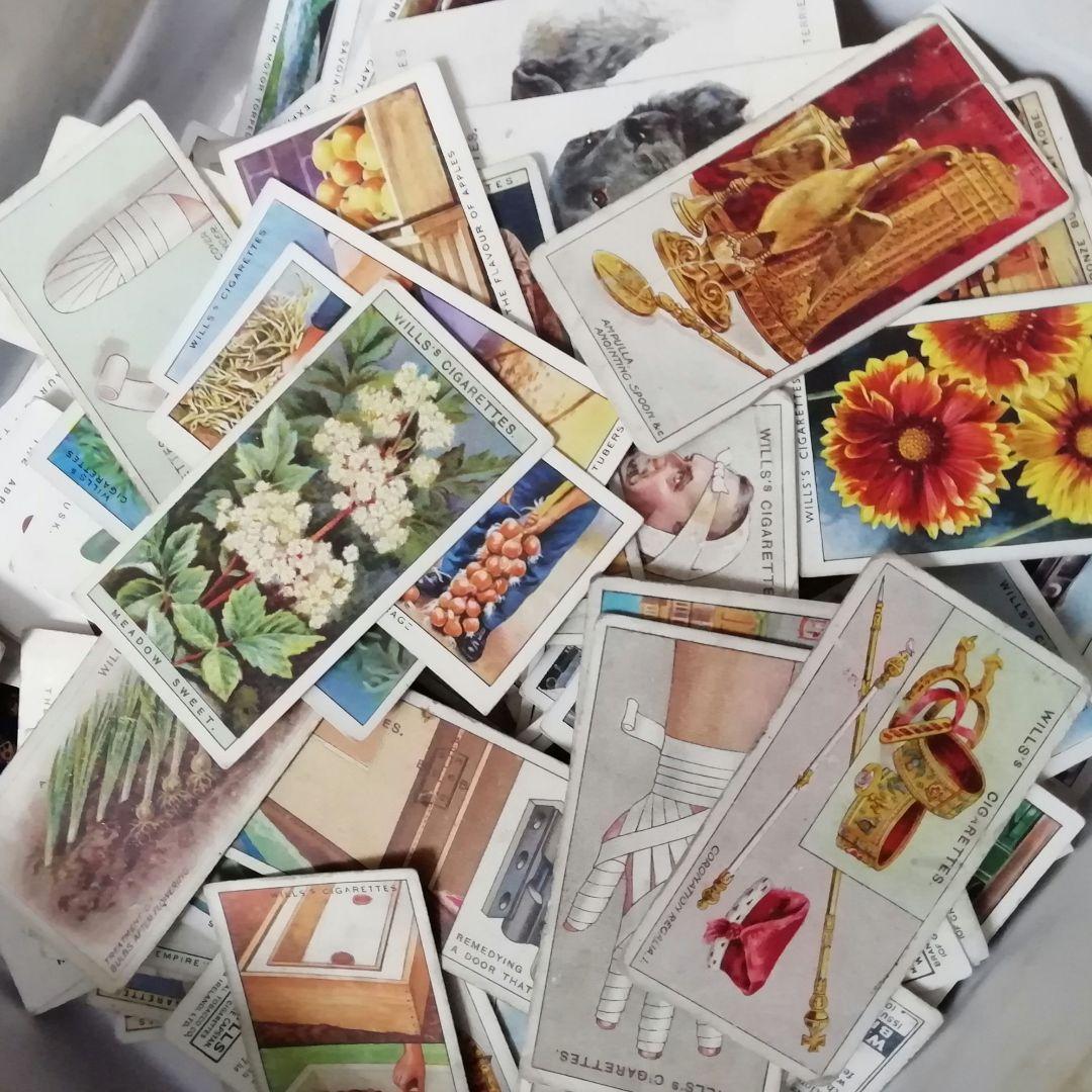 葉巻の木箱にいっぱいのシガレットカード他♡　ビンテージ海外紙モノ
