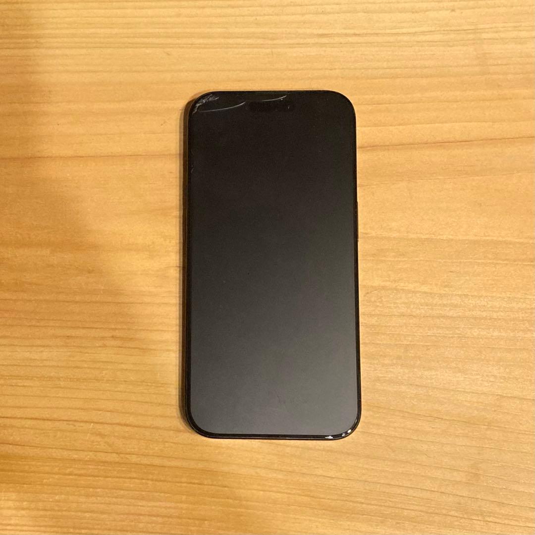Apple iPhone 15Pro ブラックチタニウム本体