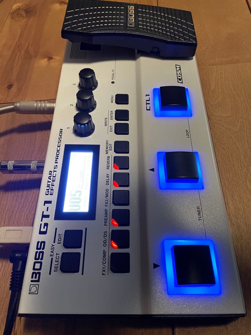 美品　限定カラー　BOSS GT-1 ホワイト　教則本付